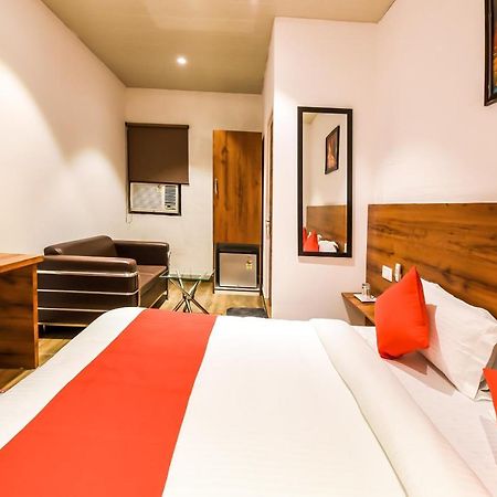 Capital O 19133 Oak Tree Hotel New Delhi Exterior photo
