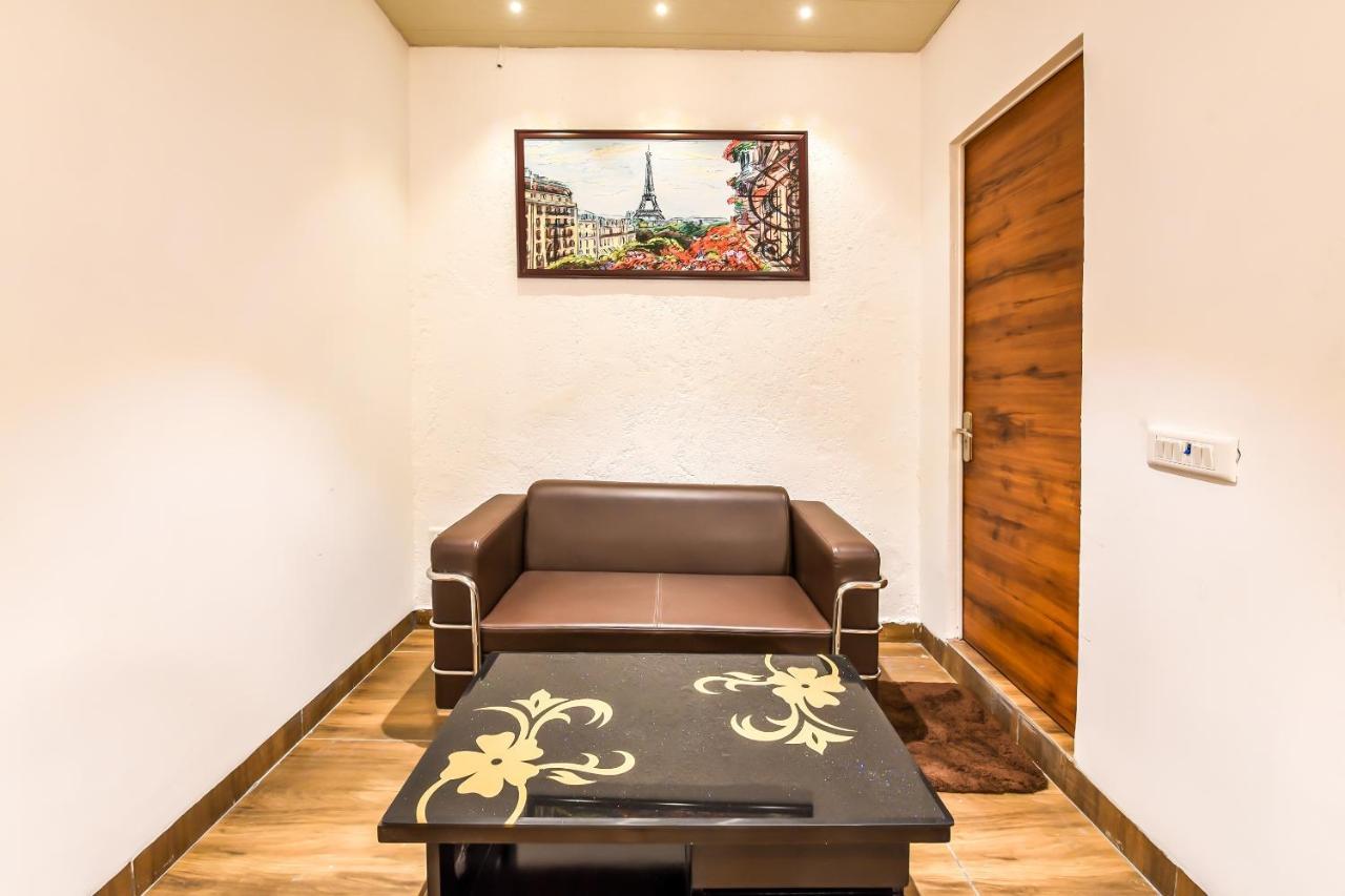 Capital O 19133 Oak Tree Hotel New Delhi Exterior photo