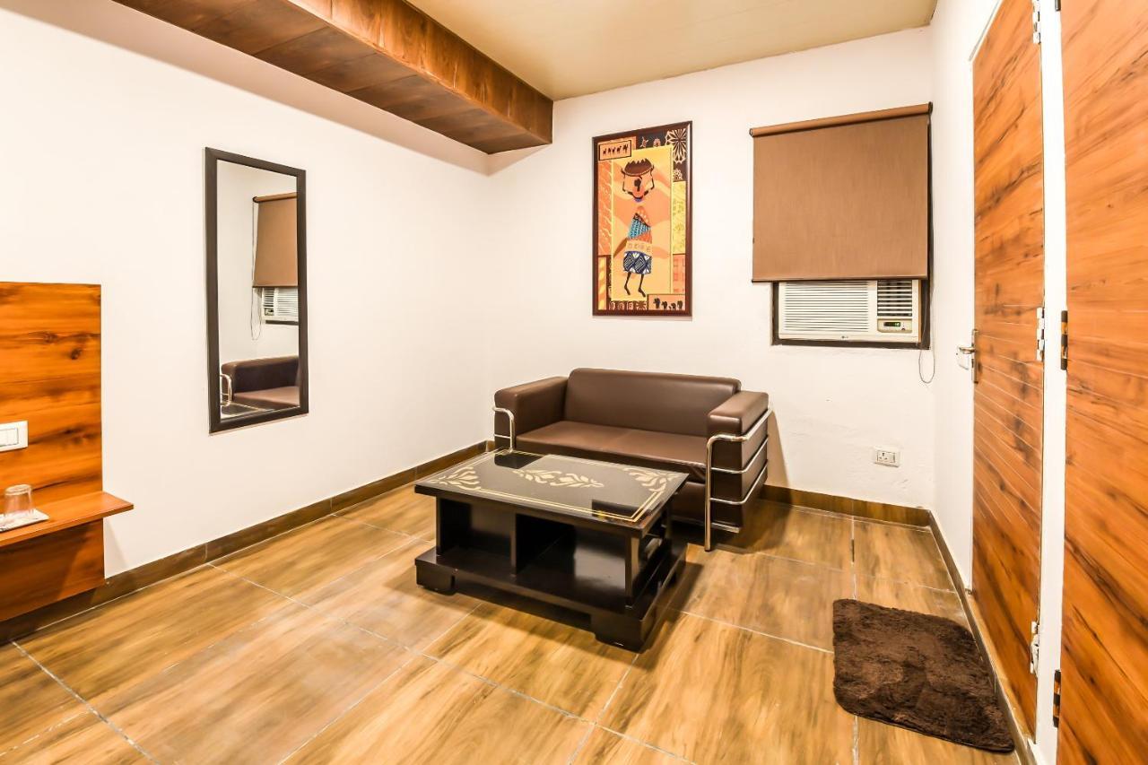 Capital O 19133 Oak Tree Hotel New Delhi Exterior photo