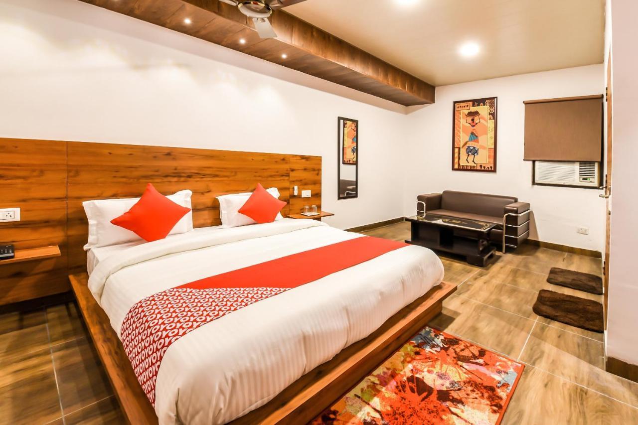 Capital O 19133 Oak Tree Hotel New Delhi Exterior photo