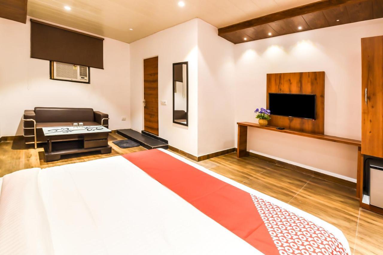 Capital O 19133 Oak Tree Hotel New Delhi Exterior photo