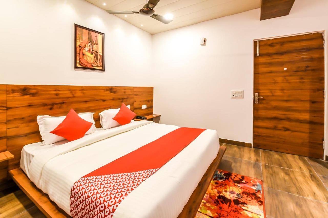 Capital O 19133 Oak Tree Hotel New Delhi Exterior photo