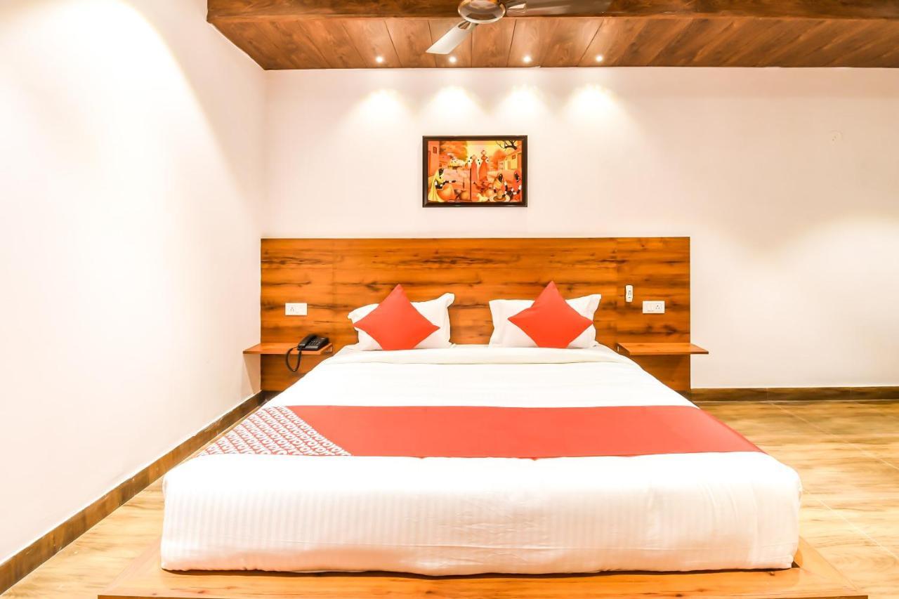 Capital O 19133 Oak Tree Hotel New Delhi Exterior photo