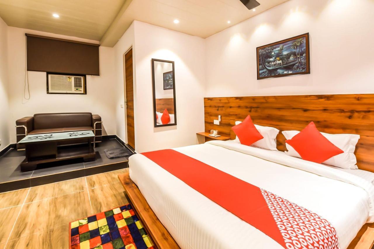Capital O 19133 Oak Tree Hotel New Delhi Exterior photo