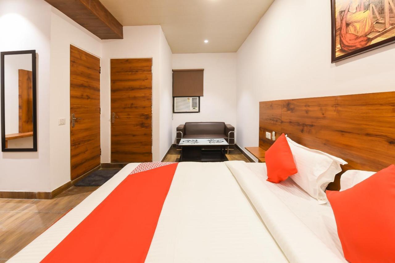 Capital O 19133 Oak Tree Hotel New Delhi Exterior photo