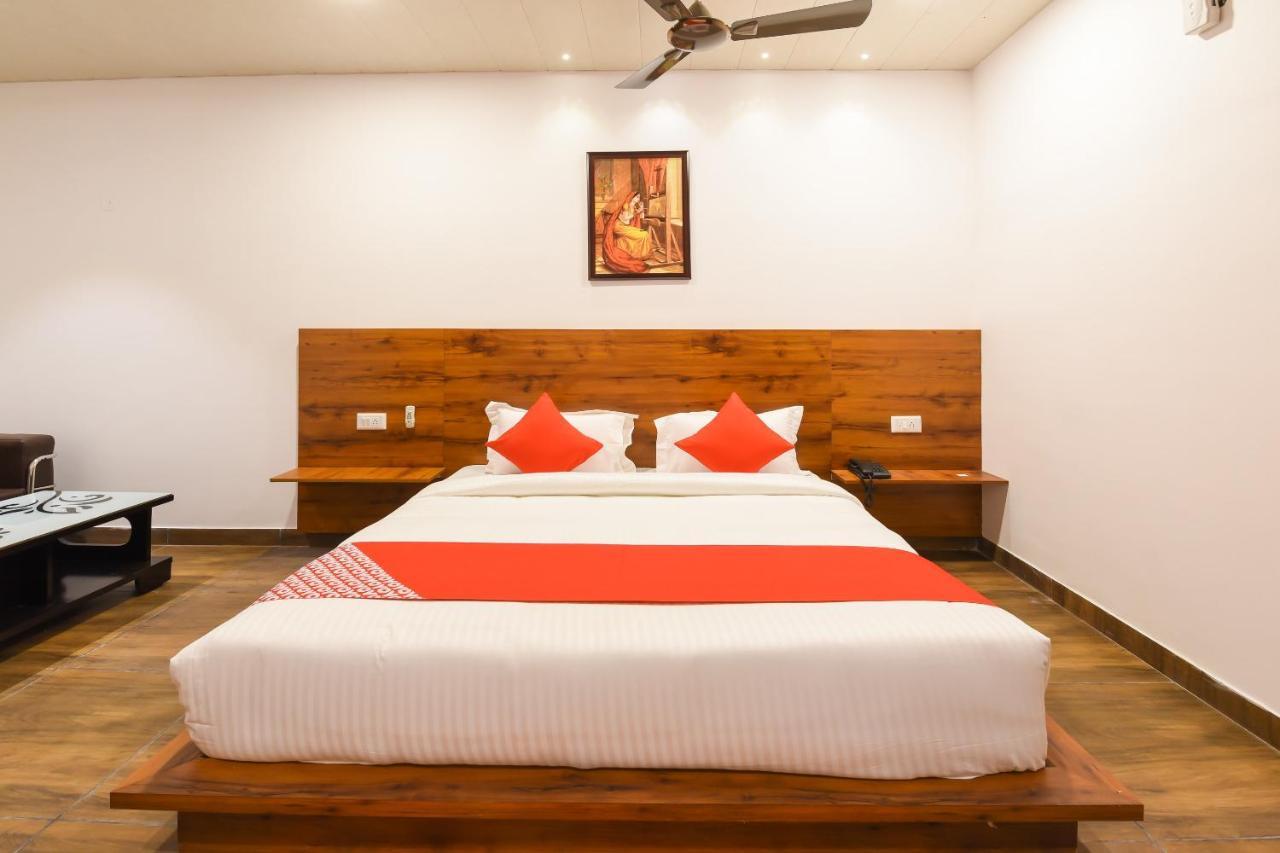 Capital O 19133 Oak Tree Hotel New Delhi Exterior photo
