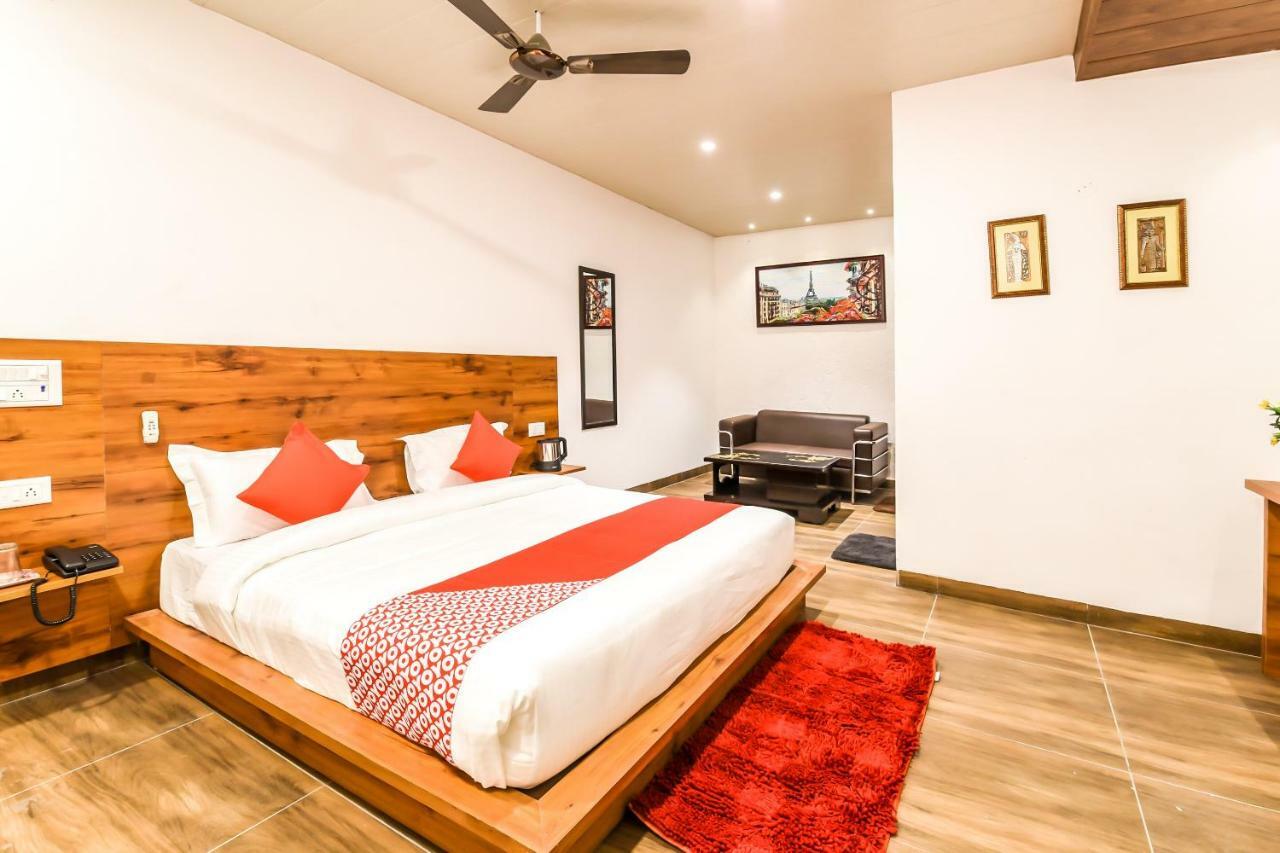 Capital O 19133 Oak Tree Hotel New Delhi Exterior photo