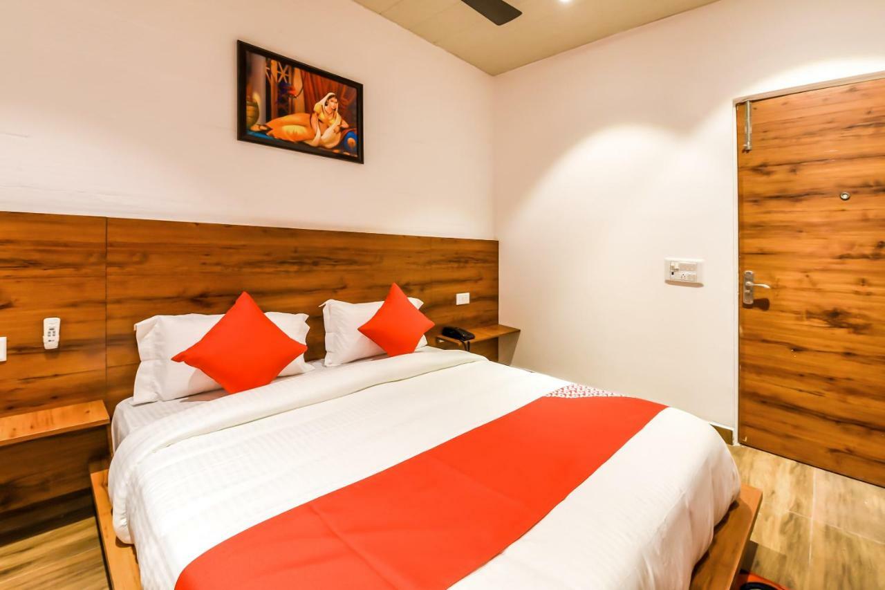 Capital O 19133 Oak Tree Hotel New Delhi Exterior photo
