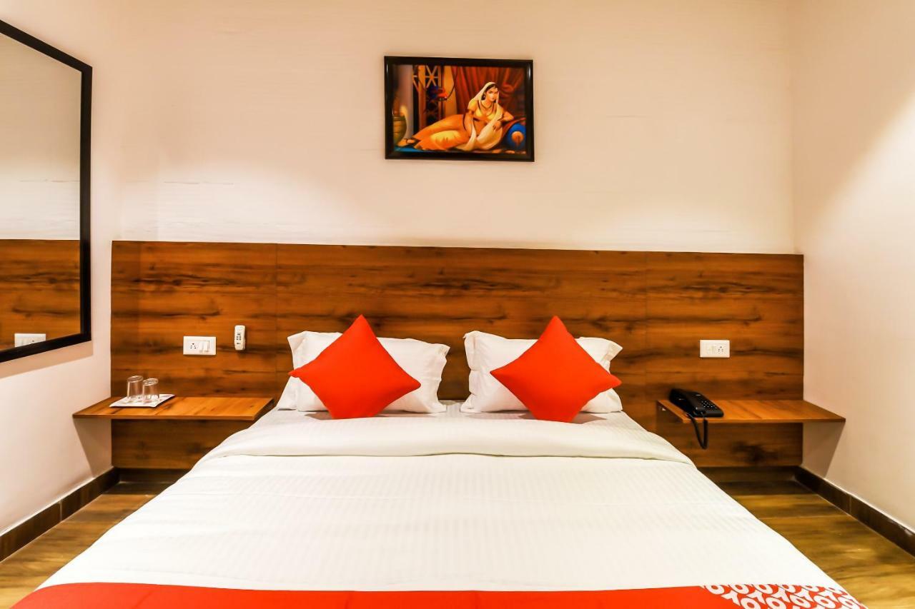 Capital O 19133 Oak Tree Hotel New Delhi Exterior photo